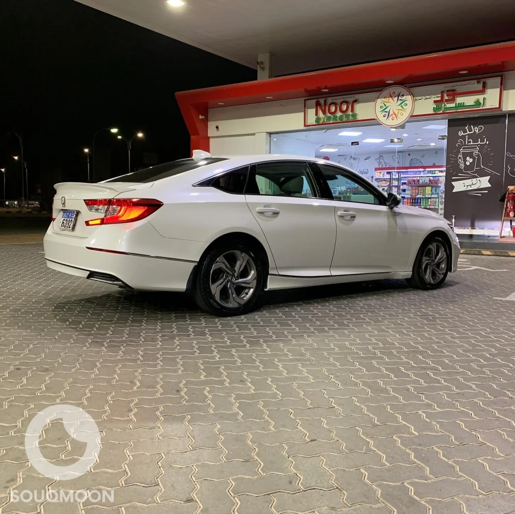 Honda accord 2018 model full option very cleen car