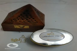 عود سلطان..خليط من عطر سلطان وعطر آخر مضاف إليه من عطورات الحرمين مع قليل من الظفرا