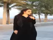 العبايه عمليه وبموديل بسيط وانيق 